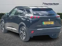 Begagnad Peugeot e-2008 Allure+ 100 kW (136 HK) 2023 Svart SUV