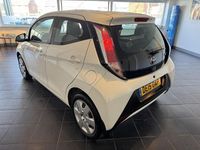 Used Toyota Aygo X-play 69 HP (50 kW) 2015 White Hatchback
