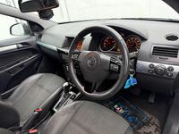 Used Vauxhall Astra Design Edition 138 HP (101 kW) 2009 Black Hatchback