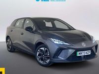 Begagnad MG MG4 EV SE 150 kW (204 HK) 2024 Grå Halvkombi