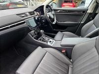 Used Skoda Superb LAURIN & KLEMENT 200 HP (147 kW) 2024 White Estate