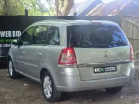 Usado Vauxhall Zafira Design Edition 120 CV (88 kW) 2011 Plateado Monovolumen