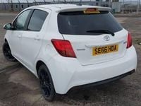 Used Toyota Yaris Design 99 HP (72 kW) 2017 White Hatchback