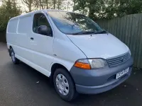 Used Toyota HiAce 109 HP (80 kW) 2004 White Van