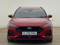 Usado Ford Focus ST-Line 155 CV (114 kW) 2025 Rojo Familiar