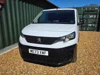 Usado Peugeot Partner Premium 131 HP (96 kW) 2024 Branco Monovolume