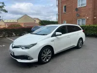 Used Toyota Auris Hybrid 2016 White Estate