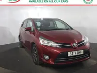 Usado Toyota Verso Design 112 HP (82 kW) 2017 Vermelho Monovolume