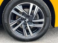 Used Peugeot 208 Allure+ 129 HP (94 kW) 2024 Yellow Hatchback