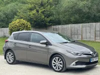 Used Toyota Auris Hybrid 136 HP (100 kW) 2017 Bronze Hatchback