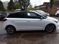 Used Hyundai i20 84 HP (61 kW) 2020 White Hatchback