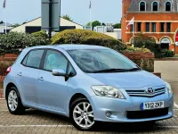 Used Toyota Auris 132 HP (97 kW) 2012 Blue Hatchback