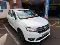 Begagnad Dacia Sandero Lauréate 90 HK (66 kW) 2015 Vit Halvkombi