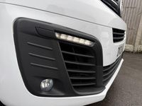 Used Vauxhall Vivaro 100 HP (73 kW) 2023 White MPV