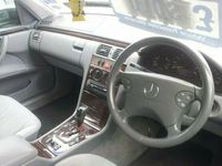 used Mercedes E200 E ClassClassic 4dr Auto 2.6
