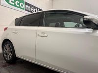 Used Toyota Auris Hybrid 2014 White Hatchback