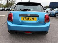 Begagnad Mini Cooper Classic 136 HK (100 kW) 2019 Blå Halvkombi