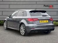 Usado Audi A3 Black Edition 113 HP (83 kW) 2019 Cinzento Sedan