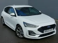 Begagnad Ford Focus ST-Line 120 HK (88 kW) 2023 Vit Halvkombi