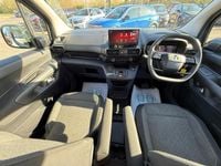 Używany Vauxhall Combo Design Edition 98 kW (134 KM) 2024 Niebieski Minivan