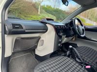 Used Toyota iQ 68 HP (50 kW) 2011 White Hatchback