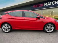 Usado Vauxhall Astra SRi 136 CV (100 kW) 2017 Rojo Utilitario