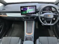 Begagnad Cupra Born e-Boost 239 kW (326 HK) 2024 Grön Halvkombi