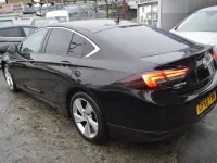 Begagnad Vauxhall Insignia SRi 165 HK (121 kW) 2019 Svart Halvkombi
