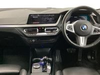 Begagnad BMW M135 Shadowline 302 HK (222 kW) 2022 Svart Halvkombi