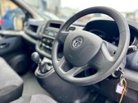 Second-hand Vauxhall Vivaro 120 CP (88 kW) 2019 Alb Monovolum