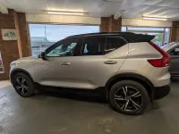 Usado Volvo XC40 R-Design 150 HP (110 kW) 2018 Prateado SUV