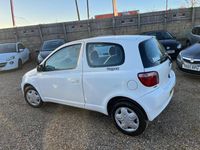 Used Toyota Yaris 86 HP (63 kW) 2001 White Hatchback