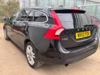 Usado Volvo V60 SE Lux 115 CV (84 kW) 2012 Negro Familiar