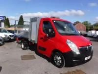 Used Vauxhall Movano 130 HP (95 kW) 2018 Red MPV