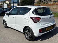 Used Hyundai i10 SE 87 HP (63 kW) 2017 White Hatchback