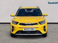 Usado Kia Stonic 100 CV (73 kW) 2022 Amarillo SUV