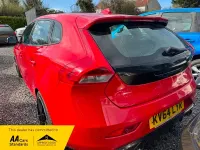 Used Volvo V40 R-Design 190 HP (139 kW) 2014 Red Hatchback
