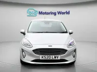 Usado Ford Fiesta Titanium 95 CV (69 kW) 2020 Plateado Utilitario