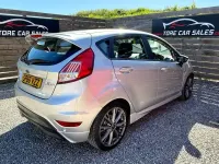 Usado Ford Fiesta ST-Line 125 CV (91 kW) 2016 Plateado Utilitario