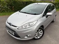 Begagnad Ford Fiesta Zetec 2009 Silver Halvkombi