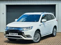 Used Mitsubishi Outlander P-HEV 210 HP (154 kW) 2018 White Estate