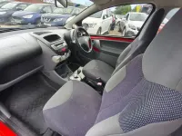 Begagnad Peugeot 107 68 HK (50 kW) 2007 Röd Halvkombi
