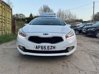 Used Kia Ceed 126 HP (92 kW) 2015 White Hatchback