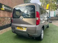 Usado Vauxhall Combo 2018 Castanho Monovolume