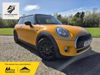 Usado Mini Cooper Hatch 136 CV (100 kW) 2016 Naranja Utilitario