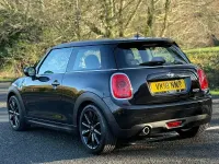 Usado Mini Cooper Hatch 136 CV (100 kW) 2018 Negro Utilitario