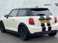 Usado Mini Cooper Classic 136 HP (100 kW) 2019 Branco Citadino