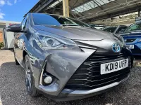 Used Toyota Yaris Hybrid 100 HP (73 kW) 2019 Grey Hatchback