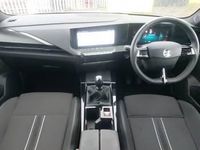 Begagnad Vauxhall Astra 130 HK (95 kW) 2025 Vit Halvkombi