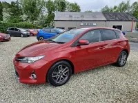 Used Toyota Auris 90 HP (66 kW) 2015 Red Hatchback